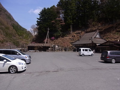 奈良田の里温泉の駐車場